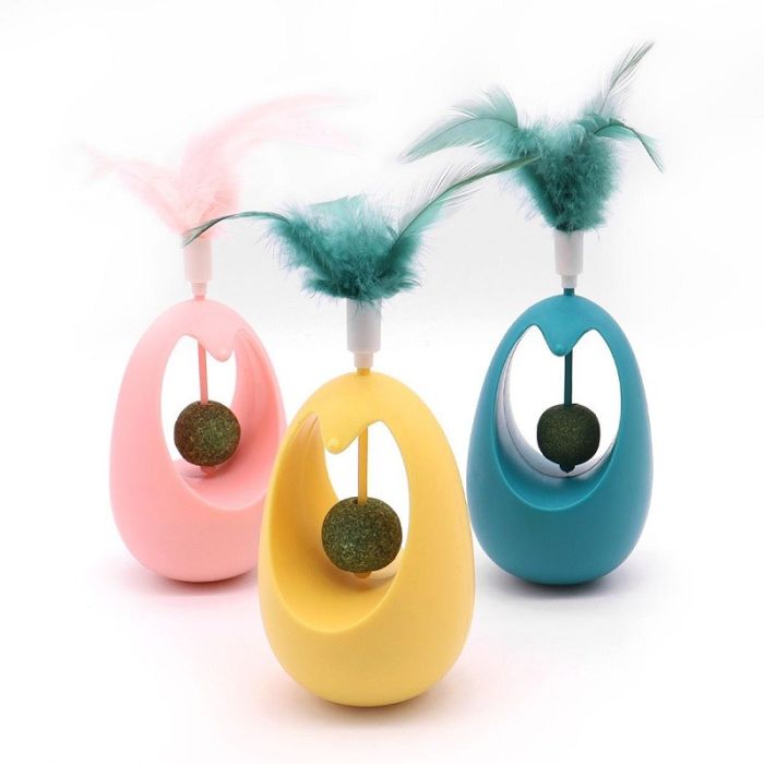 Игрушка для кошек ZooMoDa  Неваляшка с пером и мятой 21 см 147917 в ассортименте